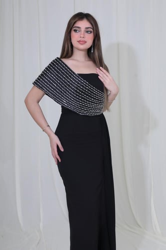 فستان سهرة راقي بتصميم عصري أنيق