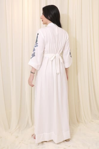 جلابية نسائية مطرزة بتصميم أنيق