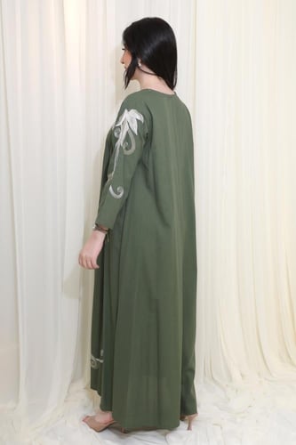 جلابية أنيقة بتطريز فخم