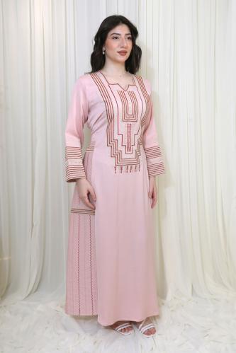 جلابية ورديه بتطريز تقليدي وتصميم أنيق