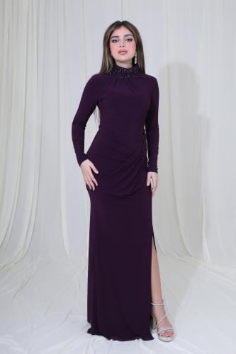 فستان سهرة طويل بقصة ضيقة وتطريز راقي