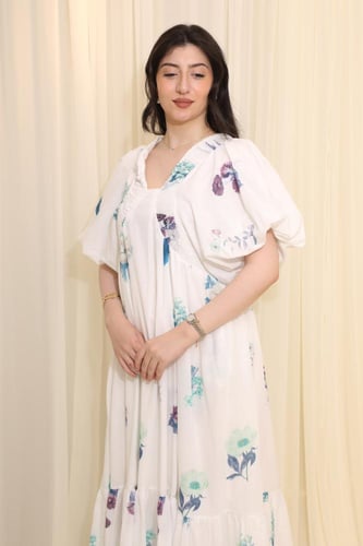 فستان واسع بأكمام منفوخة ونقشة زهور لإطلالة أنثوية...