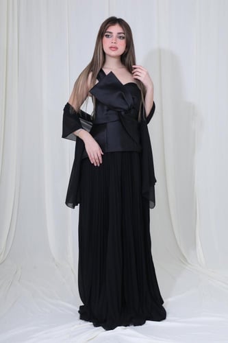 فستان سهرة أسود فاخر بدون أكمام بفيونكة عريضة