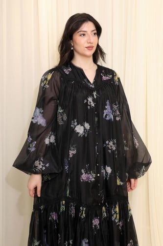 فستان واسع بنقشة الزهور مثالي للحمل وإطلالة أنثوية...