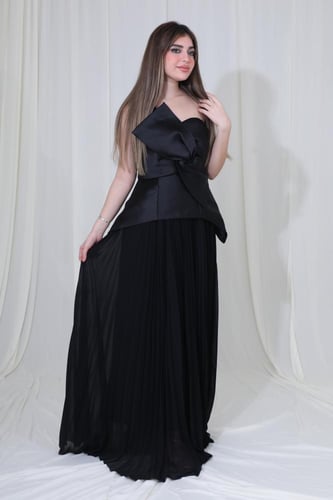 فستان سهرة أسود فاخر بدون أكمام بفيونكة عريضة