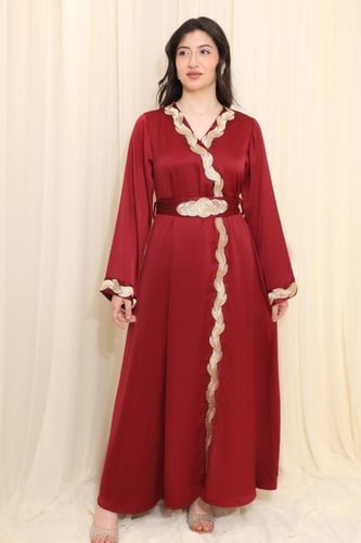 جلابية ملكية بتفاصيل تطريز أنيقة