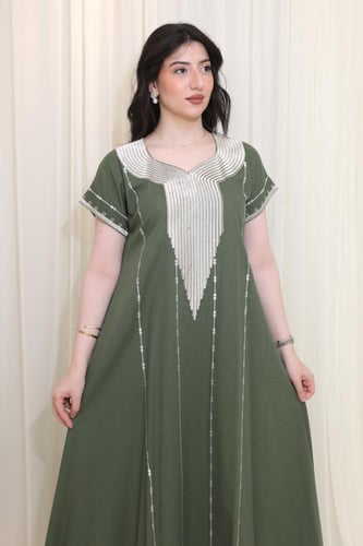 جلابية زيتوني بتطريز فاخر