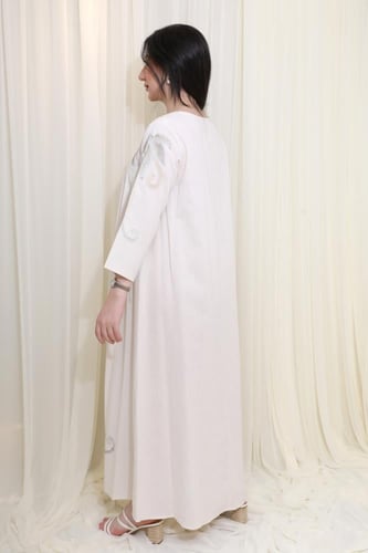 جلابية أنيقة بتطريز فخم