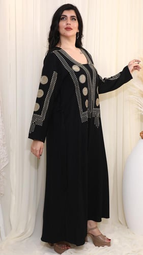 جلابية سوداء بتطريز ذهبي فخم