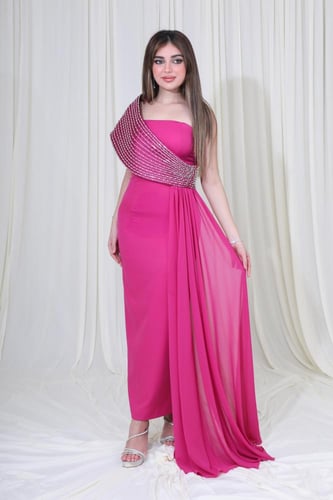 فستان سهرة راقي بتصميم عصري أنيق