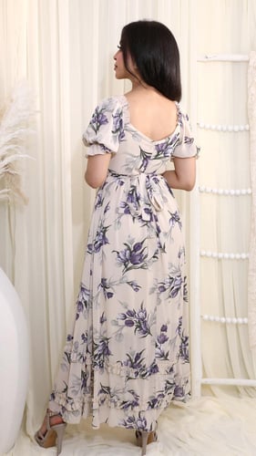 فستان زهور سكري بأكمام منفوشة