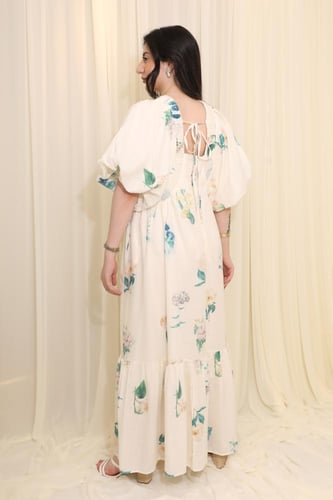 فستان واسع بأكمام منفوخة ونقشة زهور لإطلالة أنثوية...