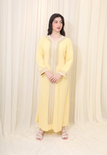 جلابية مطرزة راقية بأكمام طويلة مع حزام أنيق