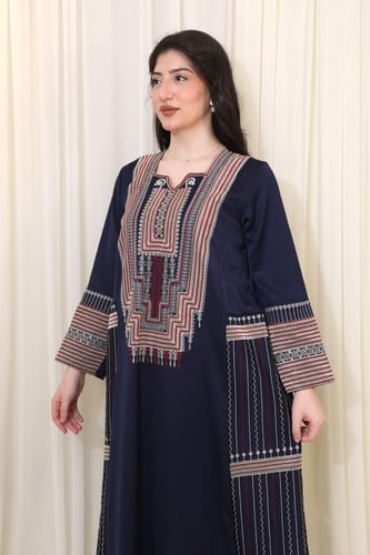 جلابية كحليه بتطريز تقليدي وتصميم أنيق