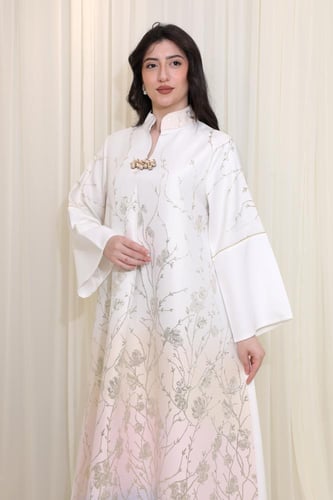 جلابية راقية بتطريز زهري ولمسة لامعة