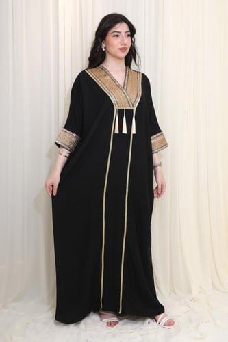 جلابية كلاسيكية بتصميم فاخر وتطريز أنيق