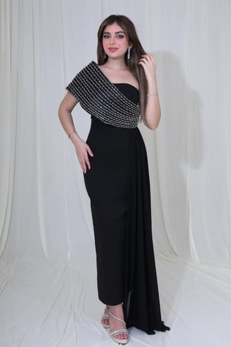 فستان سهرة راقي بتصميم عصري أنيق