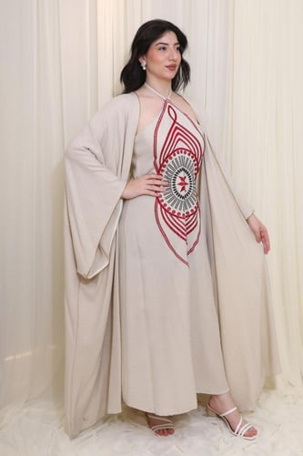 جلابية أنيقة بتصميم فخم وتطريز عصري