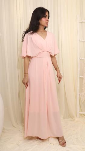 فستان سهرة وردي ناعم بتصميم أنيق