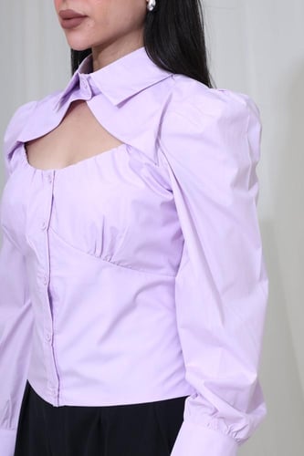 بلوزة بقصة عصرية بياقة رسمية وأكمام طويلة