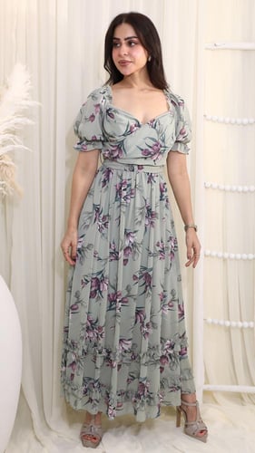 فستان زهور اخضر فاتح بأكمام منفوشة