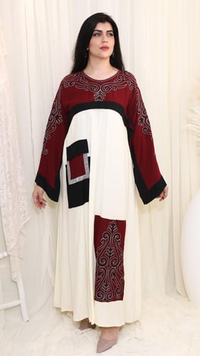 جلابية عودي وأبيض بتطريز تراثي