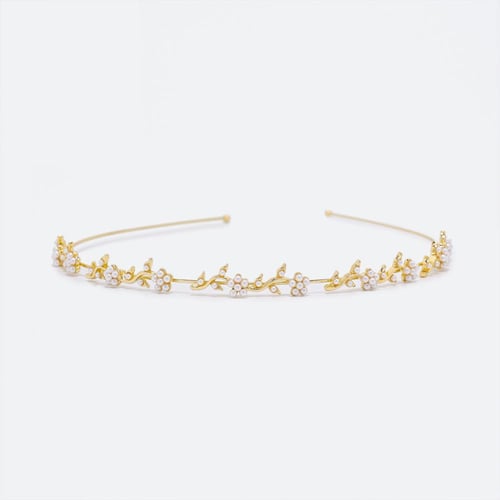 طوق مزين بلؤلؤ