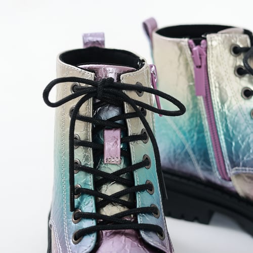 حذاء جلد هولوغرافي