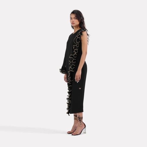 فستان الخيوط الذهبيه