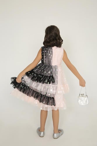 فستان الفراشات اللامعة