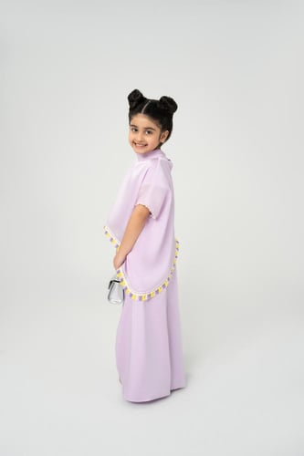 طقم بقصة مائلة