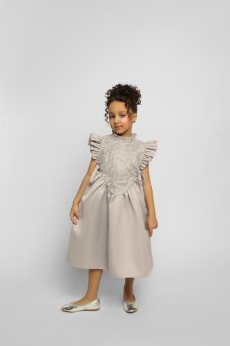 فستان بأكمام مزمومة وقماش مزخرف