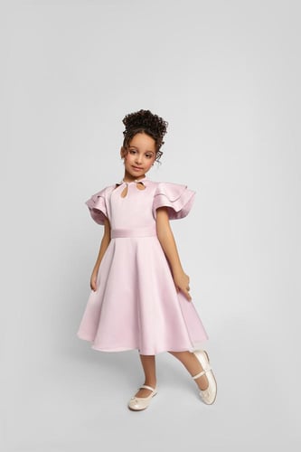 فستان بفتحة رقبة مزينة باللؤلؤ