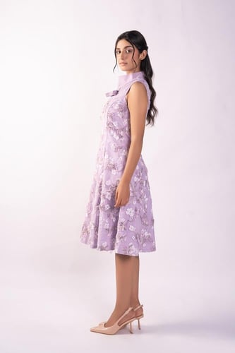 فستان مورد بياقة مرتفعة