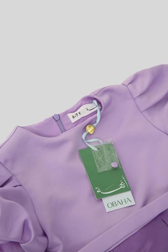 فستان بقصات منحنية من الدرجات البنفسجية