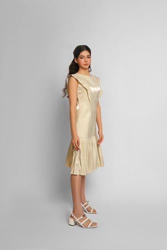 فستان بكسرات سفلية