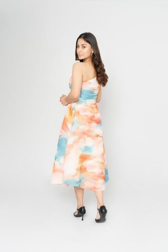 فستان بألوان متداخلة