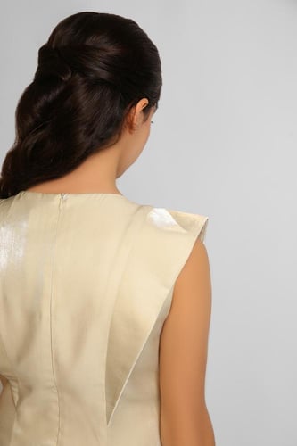 فستان بكسرات سفلية