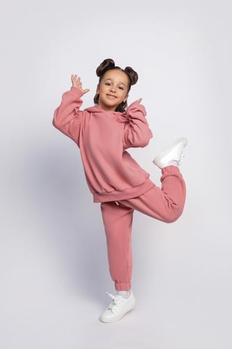 طقم هودي مشمشي بأكمام مزمومة وبنطال