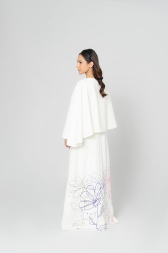 فستان مطرز مع رداء