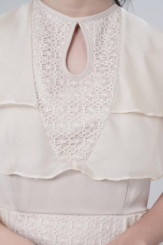 فستان الطبقات البيج