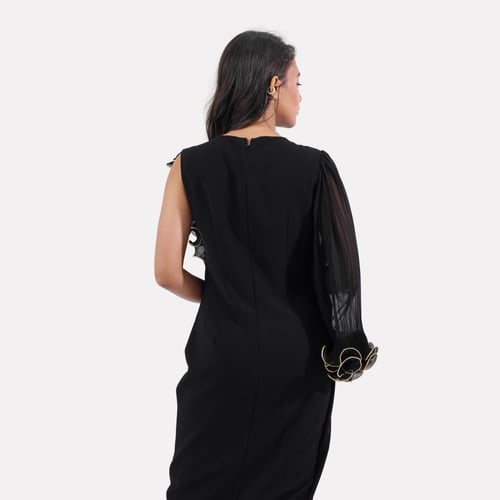 فستان الخيوط الذهبيه