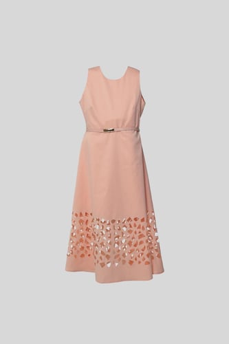 فستان مزين بقصات مفرغة