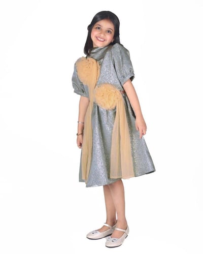 فستان الورد البارز