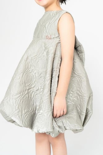 فستان الورود البارزة