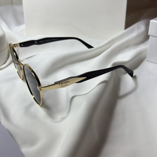 نظارة برادا