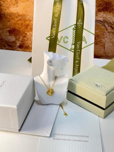 سلسال مستوحى من فان كليف ذهبي