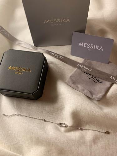 سوارة مستوحاة من ميسيكا فضي