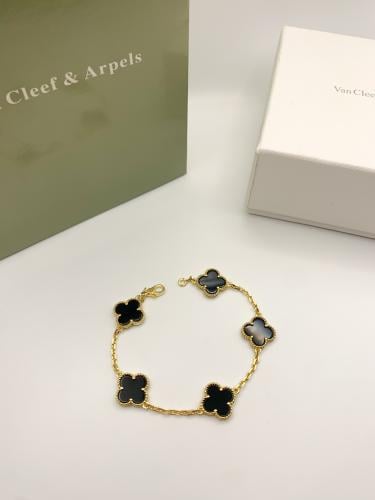 سوارة مستوحاة من فان كليف اسود