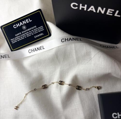 سوارة مستوحاة من شانيل